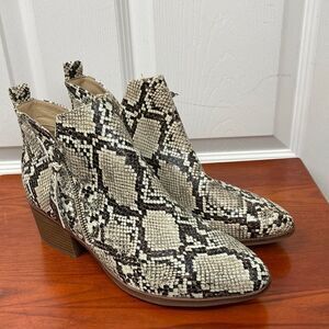 Mia Auden Snake Print Ankle Booties Size 8.5